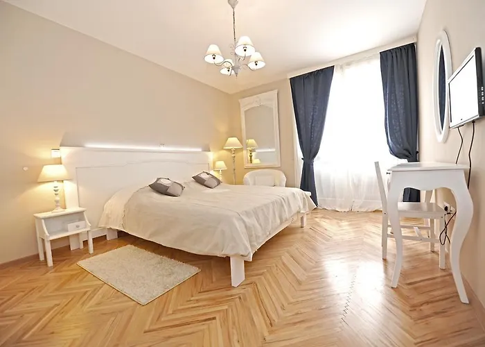 Pension de Famille Tinel Rooms Old City Center