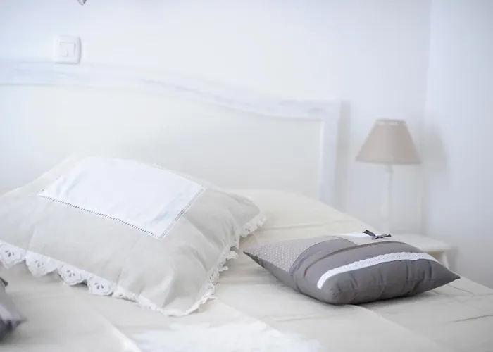 Pension de Famille Tinel Rooms Old City Center